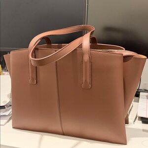 Elegant Tan Leather Tote Bag